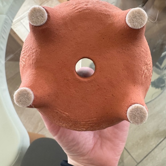 Cute handmade terracotta 🐰 planter with drainage hole. Cactus and succulent pot - Picture 14 of 15